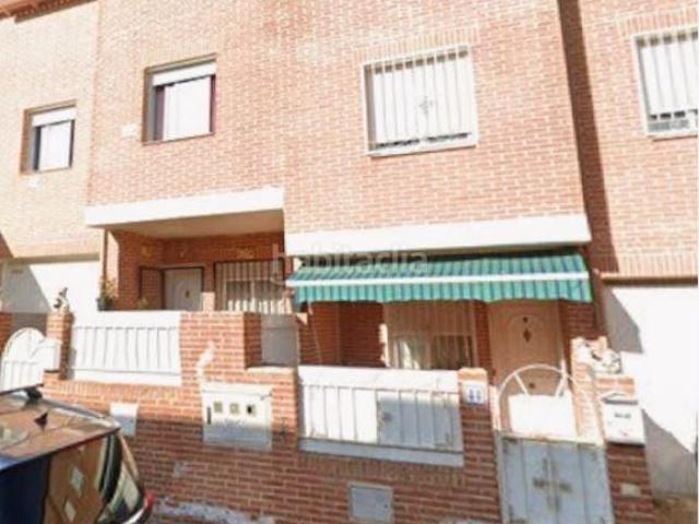 Casa pareada en venta en Chozas de Canales. SE VENDE inmueble ALQUILADO en Chozas de Canales. Casas pareadas Chozas de.