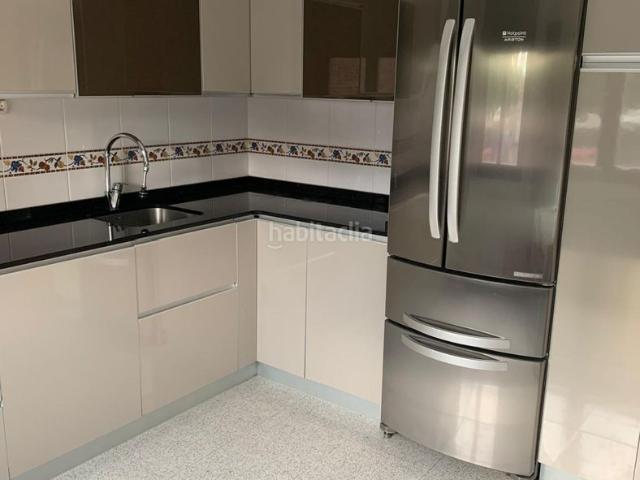 Casa pareada en venta en Clavijo. Chalet unifamiliar con merendero, jardín y piscina en La Unión de los Tres Ejércitos DE 240 M2. Casas pareadas.