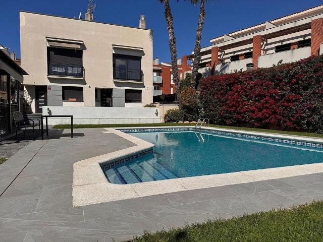 Casa pareada en venta en Cubelles, de 125 m² 3 habitaciones por 369.000