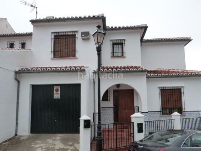 Casa pareada en venta en Antequera, Fuentemora. Solvia Inmobiliaria Chalet adosado Antequera. Casas pareadas.
