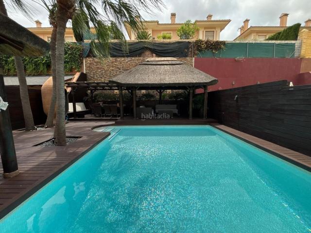 Casa pareada en venta en Alhaurín de la Torre, Capellanía Retamar. Espectacular vivienda pareada en La Capellanía piscina, 4 dormitorios y excelentes calidades. Casas pareadas Alhaurín de la.