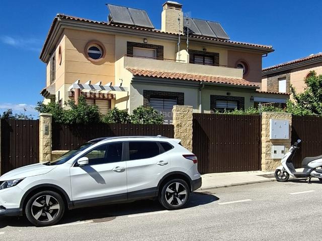 Casa pareada en venta en Alhaurín de la Torre, Capellanía Retamar. Hermoso chalet pareado en Alhaurín de la Torre. Casas pareadas Alhaurín de la.