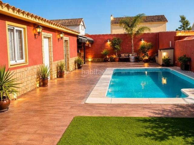 Casa pareada en venta en Almensilla. Espectacular vivienda pareada con piscina privada en Almensilla calidad de vida a un paso de Sevilla. Casas pareadas.