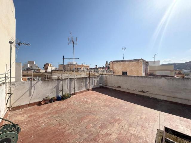 Casa pareada en venta en Almería, Centro. Casa en venta en Almería. Casas pareadas.