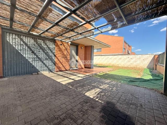 Casa pareada en venta en Alovera. Casa en venta en Alovera. Casas pareadas.