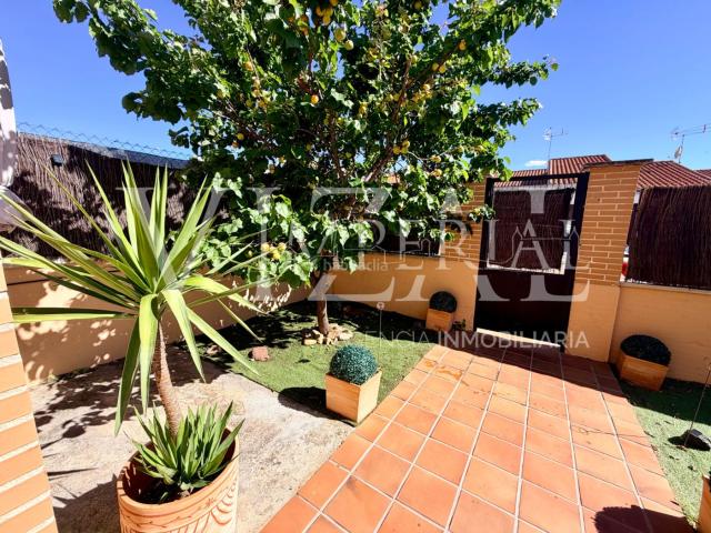 Casa pareada en venta en Argés. CHALET pareado disponible en ARGÉS. Casas pareadas.