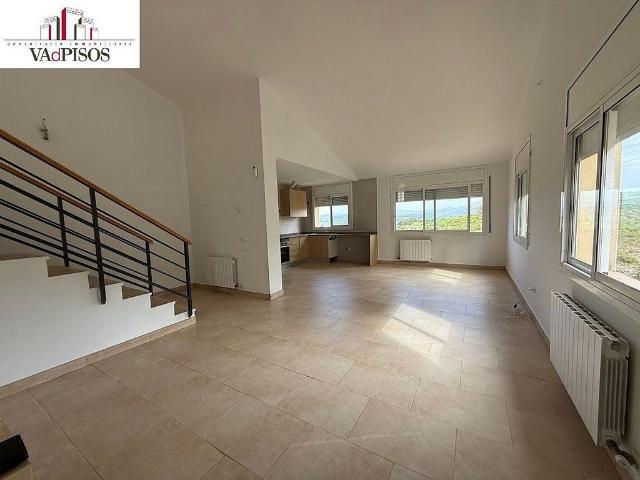 Casa pareada en venta en avenida Victòria, Gelida, de 132 m² 3 habitaciones por 279.000