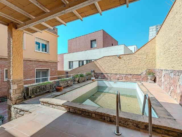 Casa pareada en venta en avenida Antoni Gaudí, Sant Quirze del Vallès, de 224 m² 5 habitaciones por 590.000