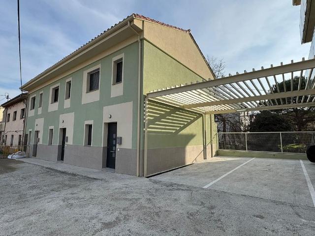 Casa pareada en venta en avenida De Santa Coloma, Olot, de 80 m² 3 habitaciones por 250.000