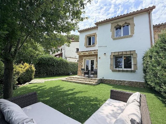 Casa pareada en venta en avenida Del Canigó, Santa Cristina d´Aro, de 97 m² 2 habitaciones por 375.000