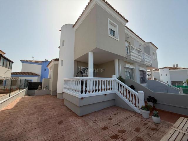 Casa pareada en venta en Ayamonte, Ayamonte ciudad. Chalet pareado en venta Ayamonte. Casas pareadas.