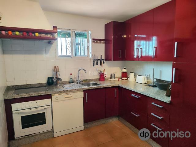 Casa pareada en venta en Ayamonte, Ayamonte ciudad. En el barrio de la Villa, junto a la casa cuna. Casas pareadas.
