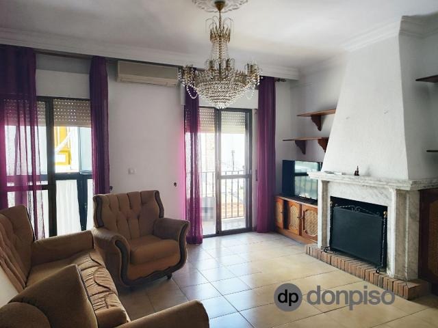 Casa pareada en venta en Ayamonte, Ayamonte ciudad. En el centro, frente a la iglesia de las Angustias. Casas pareadas.