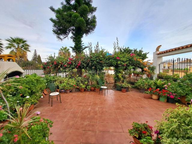Casa pareada en venta en Ayamonte, Ayamonte ciudad. GRAN VIVIENDA DE ESQUINA EN AYAMONTE. Casas pareadas.