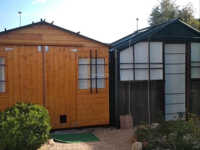 Casa pareada en venta en Borges Blanques Les. Casa pareada a tres vientos con jardín y terraza, lista para entrar a vivir. Casas pareadas Borges Blanques.