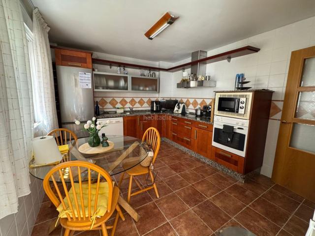 Casa pareada en venta en Bormujos, Zona Universitaria. Preciosa casa pareada en la zona universitaria de Bormujos. Una vivienda con mucha luz situada cerca de hospital, colegios, superm. Casas.