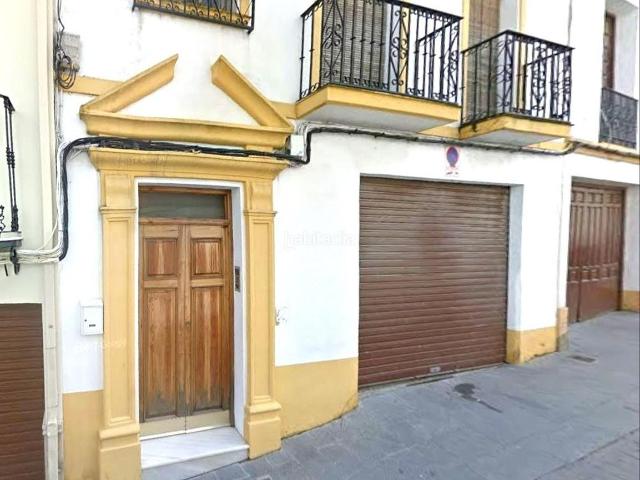 Casa pareada en venta en Baena. Amplia vivienda de 200 m2 en pleno centro de Baena. Casas pareadas.