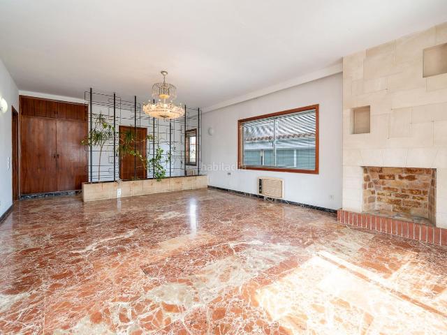 Casa pareada en venta en Baleares Calvià, Portals Nous. Casa pareada con jardín, terrazas y solárium en Portals Nous. Casas pareadas.