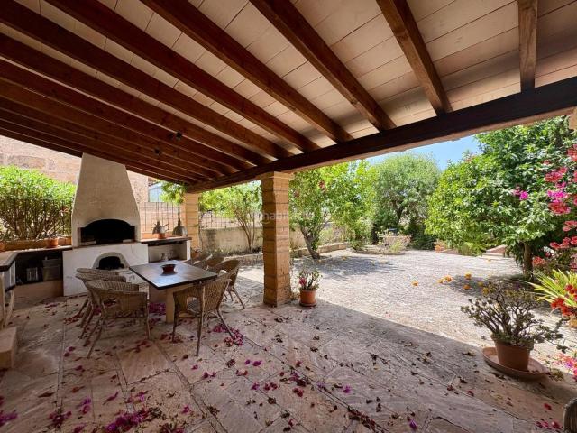 Casa pareada en venta en Baleares Andratx, Andratx. Casa adosada tradicional con una amplia zona exterior y un sinfín de posibilidades. Casas pareadas.