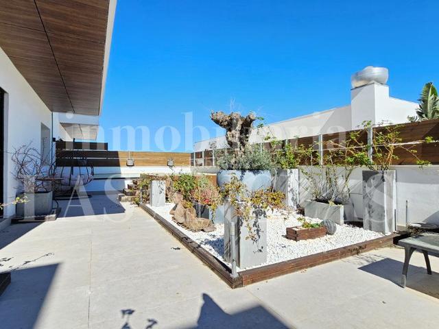 Casa pareada en venta en Baleares Ibiza, Marina Botafoc Talamanca. Casa pareada con piscina, ascensor y garaje de 157m en cotizada ubicación. Casas pareadas.