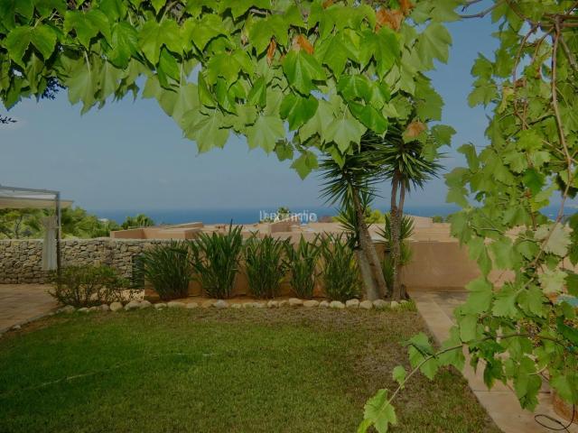 Casa pareada en venta en Baleares Sant Josep de sa Talaia, Cala Vedella Cala Tarida. Encantadora casa adosada con vistas al mar en Cala Tarida. Casas pareadas Sant Josep de sa.