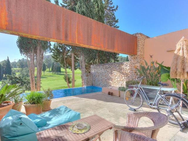 Casa pareada en venta en Baleares Santa Eulària, Roca Llisa. Roca llisa, vistas campo de golf. Casas pareadas Santa.