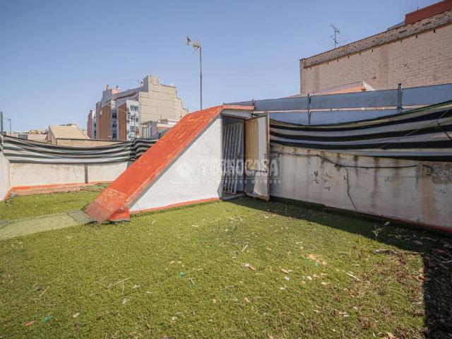 Casa pareada en venta en Barcelona, Sant Andreu de Palomar. Casa en venta en Barcelona. Casas pareadas.
