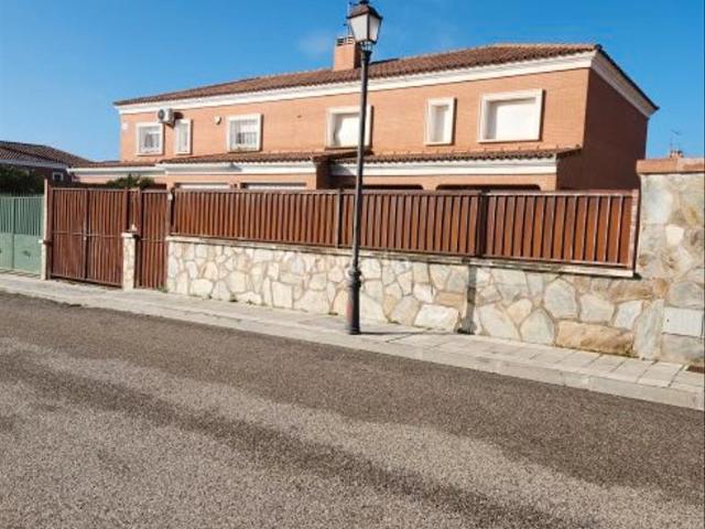 Casa pareada en venta en Barcience. CHALET PAREADO EN BARCIENCE. Casas pareadas.