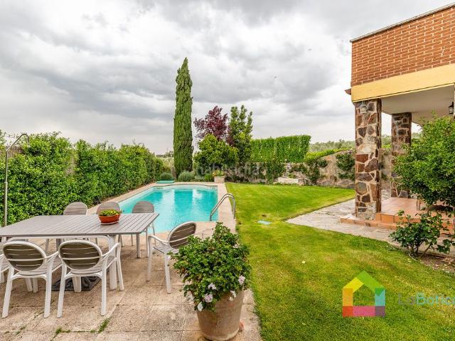 Casa pareada en venta en Bargas. Casas pareadas.