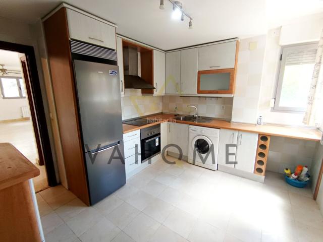 Casa pareada en venta en Bargas. VAHOME PRESENTA FANTASTICA VIVIENDA EN BARGAS Toledo. Casas pareadas.