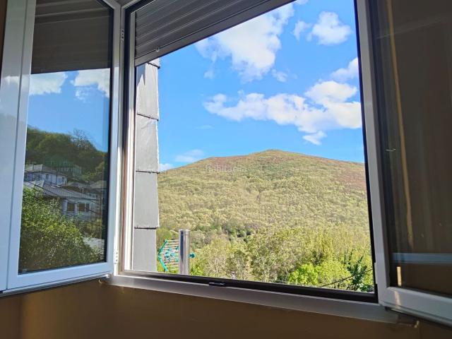 Casa pareada en venta en Barjas. LOTE UNICO EN EL BIERZO: CASA DE 200 M², EDIFICACION DE PIEDRA Y FINCA. Casas pareadas.