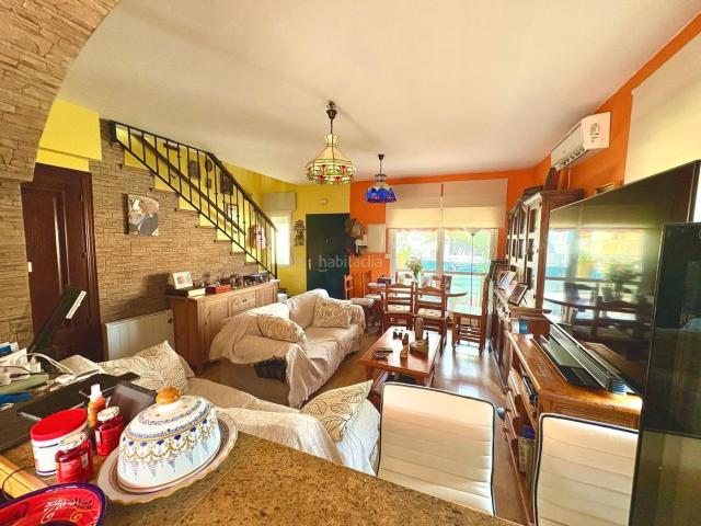 Casa pareada en venta en Benajarafe. Pareado con orientación sur, amplias terrazas y a pocos minutos de la playa. Casas pareadas.