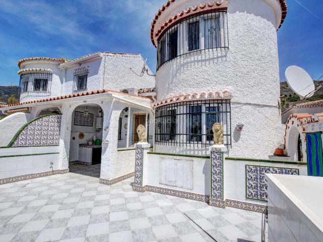 Casa pareada en venta en Benalmádena, Montealto Monterrey. Pareado de 4 dormitorios en Arroyo de la Miel con Garaje y cerca de comodidades. Casas pareadas.