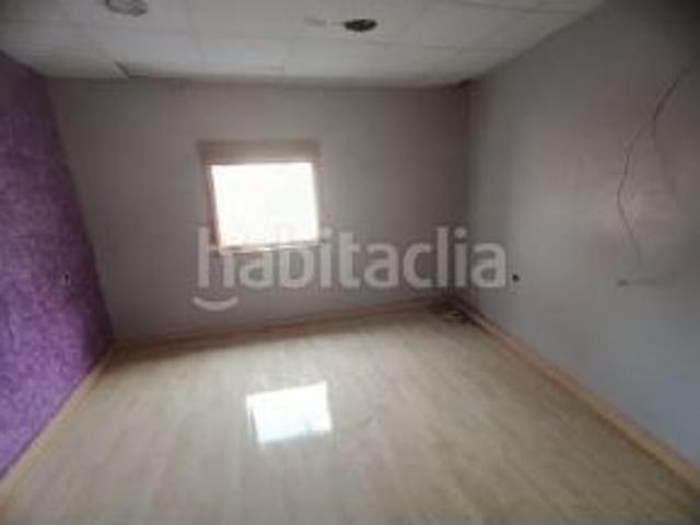 Casa pareada en venta en Benavente. Solvia Inmobiliaria Chalet adosado Benavente. Casas pareadas.