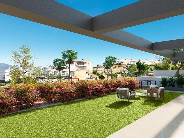 Casa pareada en venta en Benidorm, Urbanizaciones. BUNGALOW CON BUENA TERRAZA DE 100 METROS. Casas pareadas.