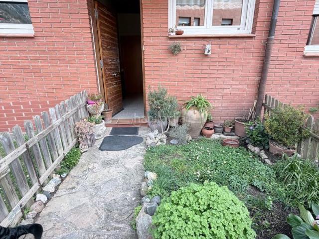 Casa pareada en venta en Berga. EN VENDA CASA A LA PART ALTA DE BERGA !. Casas pareadas.