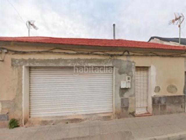 Casa pareada en venta en Bigastro. !CDATACasa independiente en Planta Baja de 70m con Cochera en el Centro de Bigastro Para Reformar Posibilidad de Ampliación. Casas pareadas.