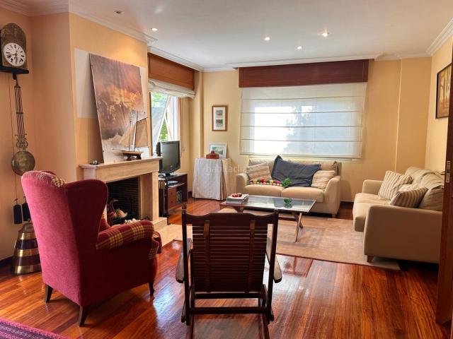Casa pareada en venta en Brión. Chalet pareado próximo a Santiago de Compostela. Casas pareadas.