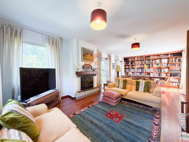 Casa pareada en venta en Brión. CHALEN EN VENTA EN URBANIZACIÓN MONTE DEVESA BRIÓN. Casas pareadas.