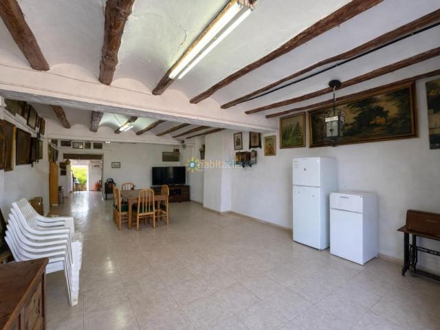 Casa pareada en venta en Bufali. Casa de pueblo con gran potencial en Bufali. Casas pareadas.
