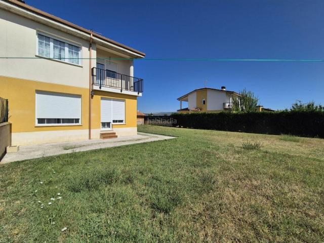 Casa pareada en venta en Villarcayo de Merindad de Castilla la Vieja. Bifamiliar en Villarcayo. Casas pareadas Villarcayo de Merindad de Castilla la.