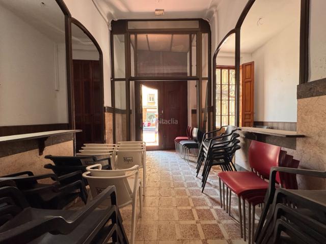 Casa pareada en venta en Burriana, Centro. Casa señorial en el centro de Burriana con gran potencial y múltiples usos. Casas pareadas.