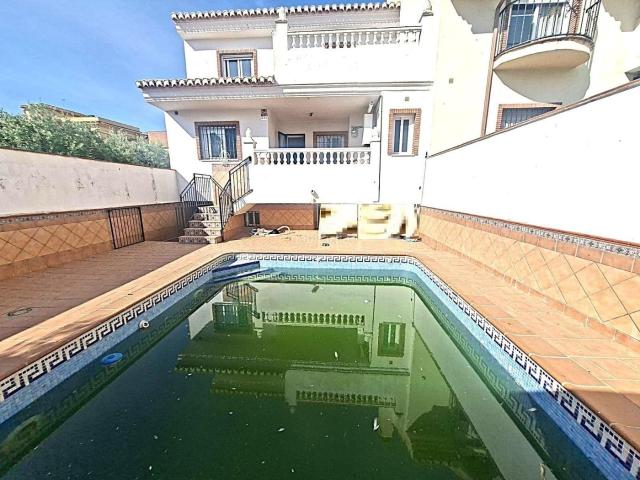 Casa pareada en venta en Gabias Las, Híjar. Magnífica Casa Pareada en Hijar con Piscina Privada y Amplio Sótano. Casas pareadas Gabias.