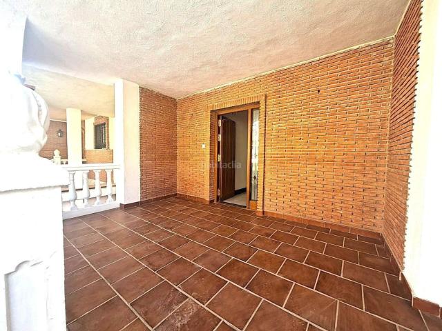 Casa pareada en venta en Gabias Las, Híjar. Magnífica Casa Pareada en Hijar con Piscina Privada y Amplio Sótano. Casas pareadas Gabias.