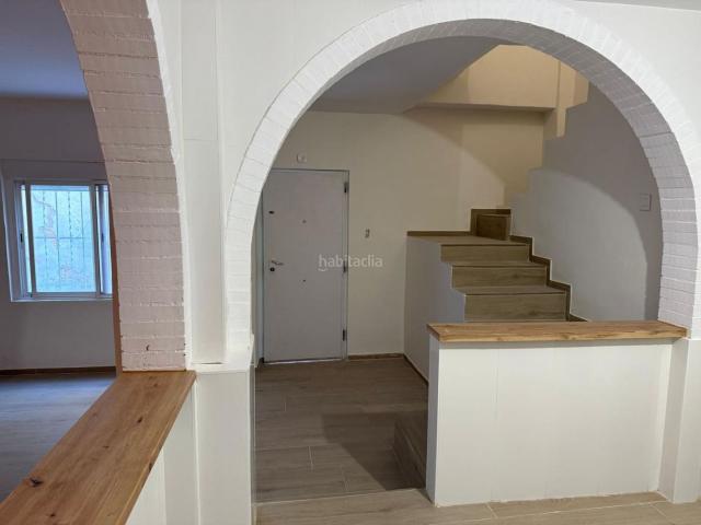 Casa pareada en venta en Gandia, Plaza Elíptica República Argentina. Gandia casa pareada reformada. Casas pareadas.