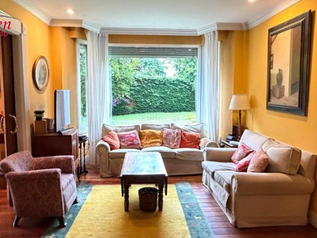 Casa pareada en venta en Getxo, Las Arenas. MAGNIFICO CHALET BIFAMILIAR UBICADO EN UNA ZONA PRIVILEGIADA. Casas pareadas.
