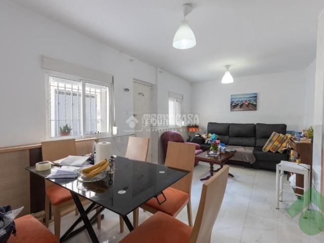 Casa pareada en venta en Granada, Barrio de Zaidín. Casa en venta en Granada. Casas pareadas.