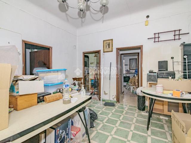 Casa pareada en venta en Granada, San Ildefonso. Casa en venta en Granada. Casas pareadas.