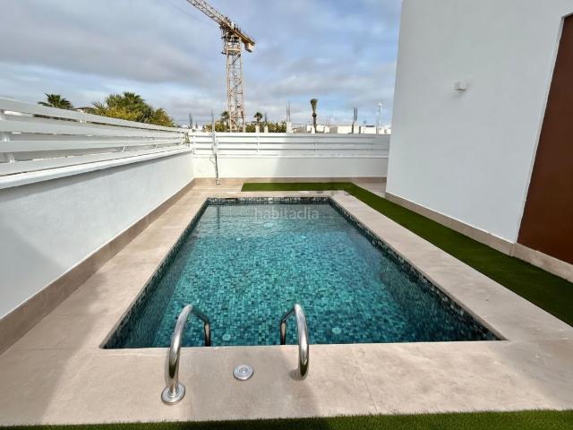 Casa pareada en venta en Guardamar del Segura, Guardamar Playa. VILLA LUJOSAS A 700M DE LAS PLAYAS DEL PINET. Casas pareadas Guardamar del.