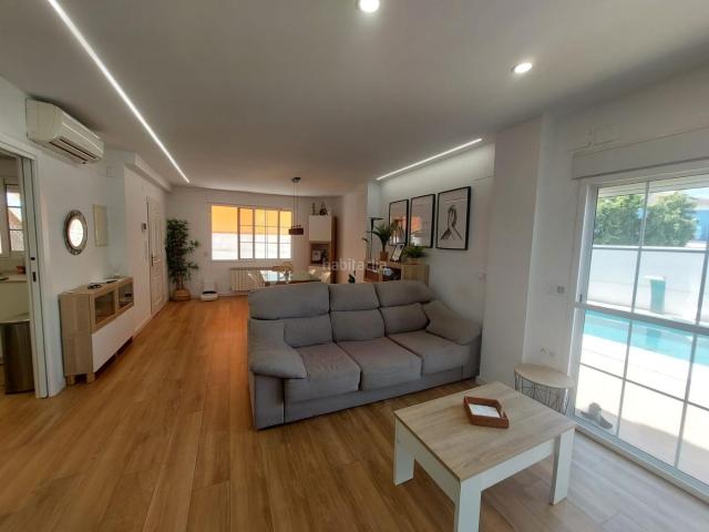 Casa pareada en venta en Daimús. Adosado en la playa de Daimus. Casas pareadas.